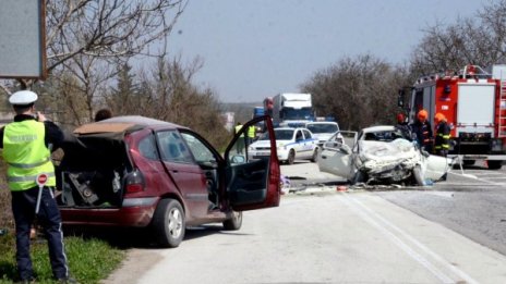 Раненото дете при пътния ад край Тръстеник - в "Пирогов" 