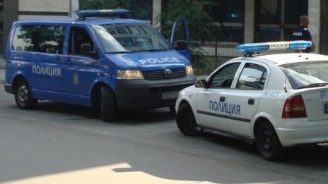 Баща наръга сина си с ножица след скандал