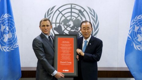 Агент 007 със специална мисия от ООН