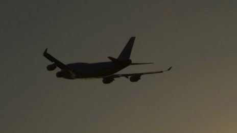 Индонезийски самолет кацна аварийно 