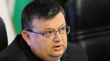Цацаров с "Браво" за прокурорите по случая Ченалова
