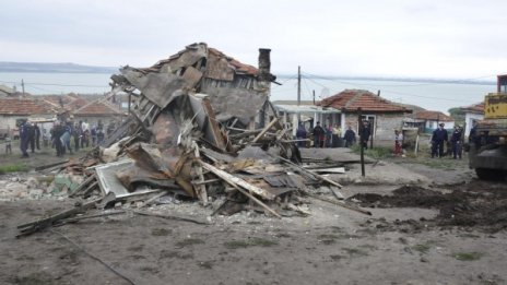 Бургаският кмет погва незаконни бараки в "Горно Езерово"