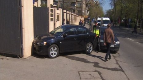 Кола се вряза в Специализирания наказателен съд