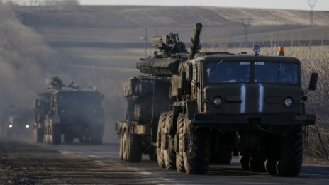 Столтенберг съобщи за струпване на руско въоръжение до Украйна