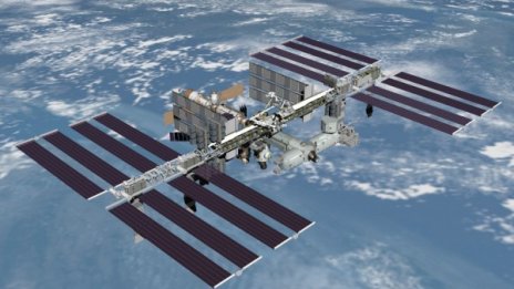 Ще се редим на опашка за пътуване в Космоса, прогнозира учен