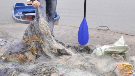 Извадиха 28 бракониерски мрежи от яз. Мандра край Бургас
