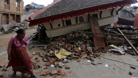 Жертвите от труса в Непал достигнаха 7000 души 