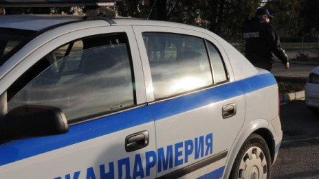  Жандармерия зорко охранява "Факултета" 