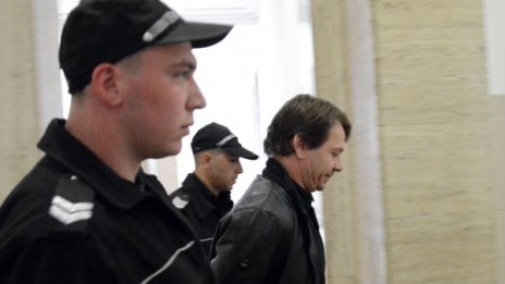 Демби остава да търка нара в ареста