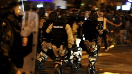 Протестиращи в Скопие влязоха в сблъсъци с полицията