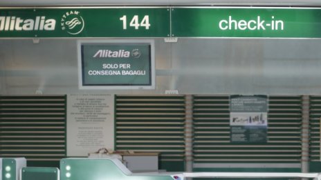 Заради пожар затвориха основното летище в Рим