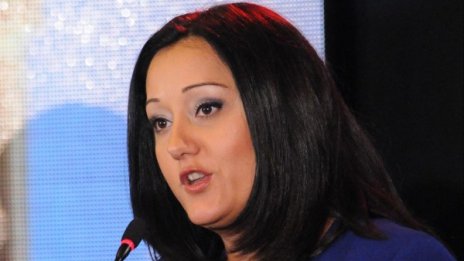 Влагаме повече асфалт с по-малко пари, похвали се Павлова