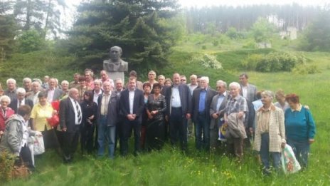 Миков сряза лентата на…партизанска плоча