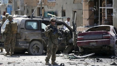 Камикадзе се взриви край летището в Кабул, има поне 2 жертви