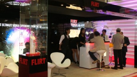 Водка Flirt печели нови почитатели на изложение в Сингапур
