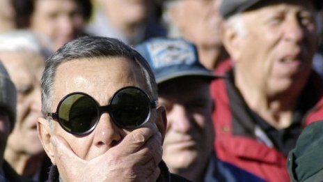 В пенсия най-рано на 52,10 години. Това е!