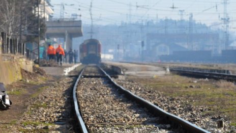 Спират за 45 дни влаковете между Захарна фабрика и Горна баня