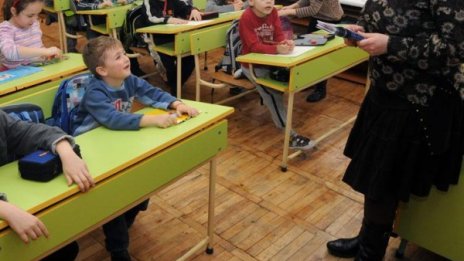 За 24 май: Учителите ни намалели със 70% за 15 г.