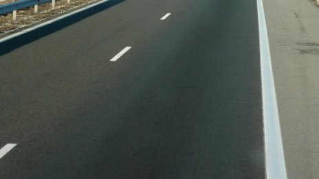 Общината в Нова Загора ръси пътищата... със захар