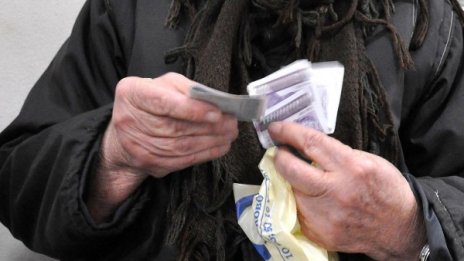 Социалната пенсия за старост "скача" с 2.15 лв.