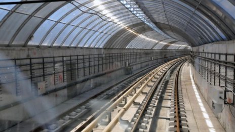 Дете пропадна на качване в метрото, взимат мерки