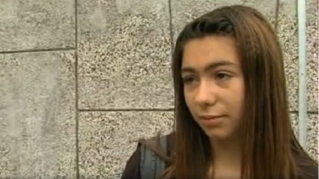 8-класничката, била учител, внесла и нож в училище