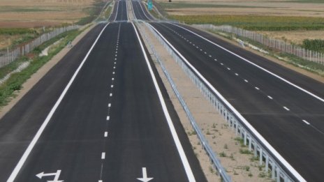 "Тракия" с мантинели срещу фарове и шумяща маркировка