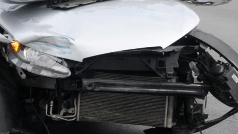 Двама души са с опасност за живота след катастрофи през денонощието