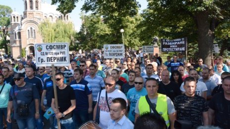 Ден 2: Полицаи шестват пред Министерски съвет