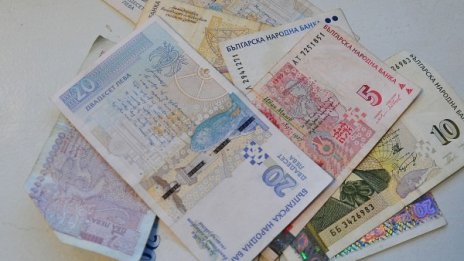 Парите на властта – малки, колите им – стари