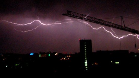 В сряда – първо жега, после бури и градушки 