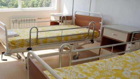 Деца в болница след летен лагер, натровили се с храна