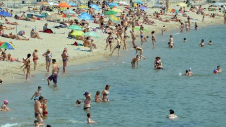 60 сирачета от размирна Украйна на море в Китен
