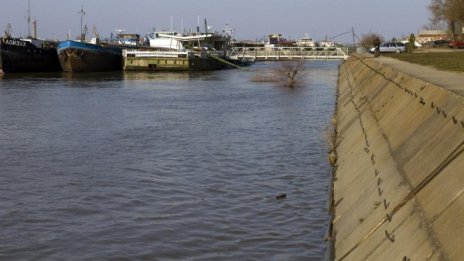 Ниското ниво на Дунав затруднява корабоплаването
