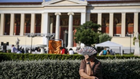 В Гърция &ndash; хиляда пъти по-хубаво от България. Въпреки кризата