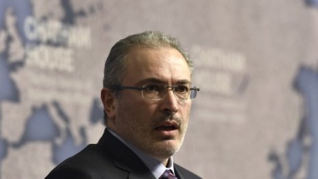 Русия се движи към бетонна стена, упрекна Ходорковски