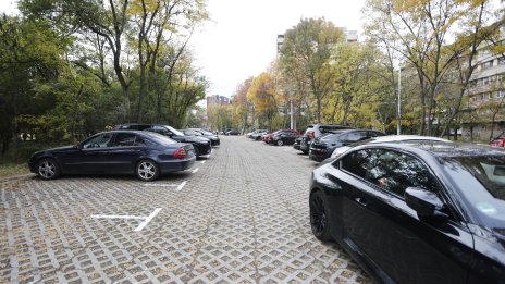 СОС гласува за разкриване на 1200 паркоместа в София