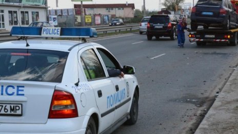 Автовоз изсипа коли на АМ "Тракия"