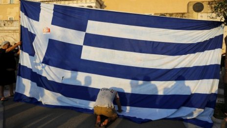 Покупателната сила на гърците рухва при Grexit