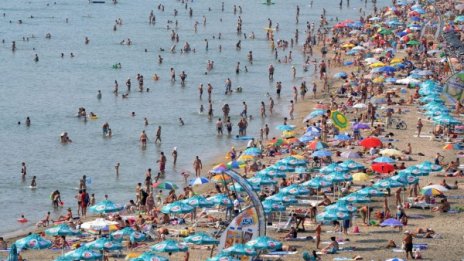 Горещо, горещо... Сянката на плажа - до 30 лева