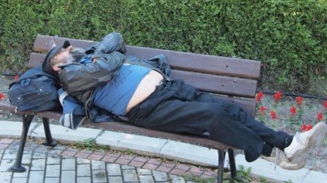 Продължаваме напред, ама пак сред най-нещастните в Европа