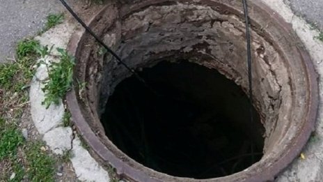 Гледайте си в краката! Шахти в София са "гладни" за тях