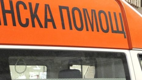 Моторист се блъсна в бус в София и загина