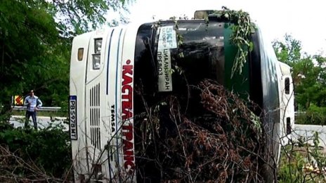 Двама от ранените от автобуса могат да останат без ръце