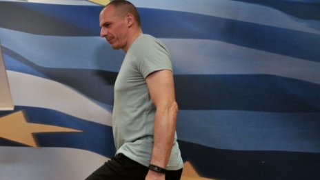 Гръцкият финансов министър Варуфакис подаде оставка