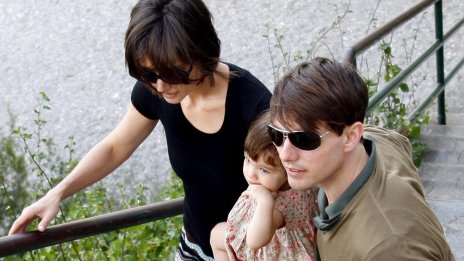 Сури на 20: Как живее след 14 години отчуждение с баща ѝ Том Круз