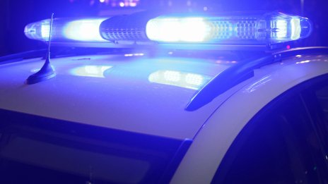 Внук тормози дядо си за пари, накрая го преби и заплаши с убийство