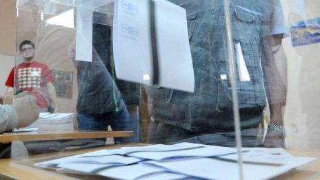 Депутатите чистят хотели и къщурки от изборни туристи  
