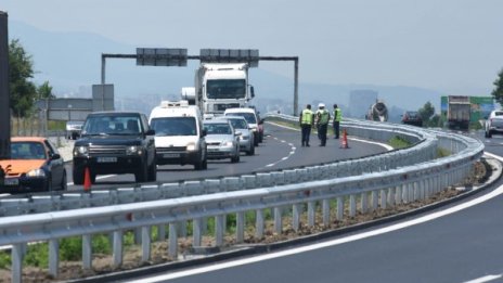 Движението по "Тракия" между 79-и и 82-ри км към София - в едната лентата