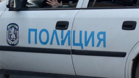 Шестима нападнаха полицаи в Ихтиман